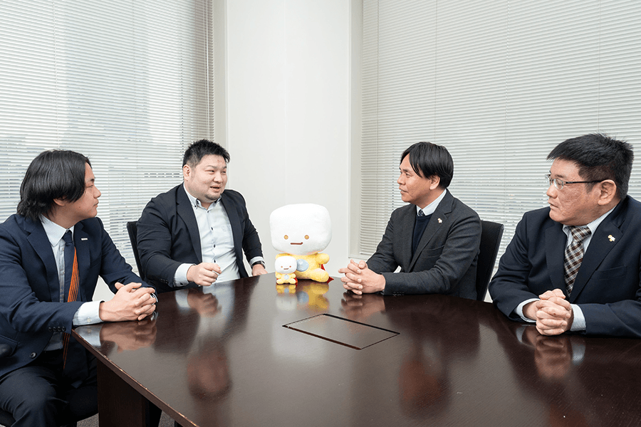 写真：左からNTTドコモビジネスソリューションズ株式会社町田隼輔、白隆尚、中央化学株式会社笠智一氏、並木康雄氏